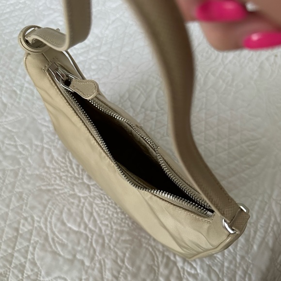 Prada re-edition 2005 nylon bag - Picture 3 of 8